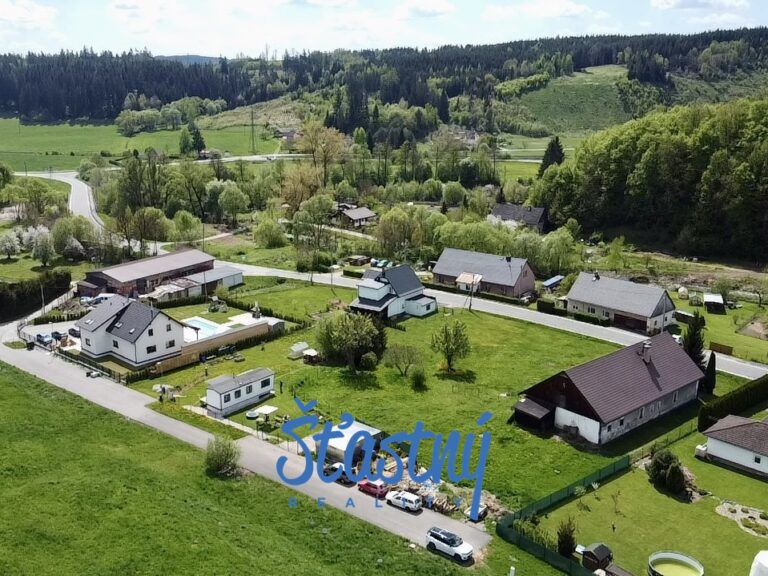 Prodej stavebního pozemku 1 375 m² s platným stavebním povolením a projektem RD – Prosečné, Krkonoše
